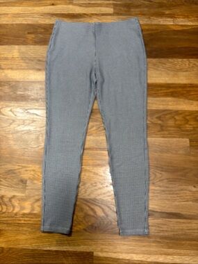 Chico's black and white houndstooth pull on pants